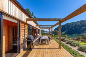 The Waikato Lookout - Whakamaru Holiday Home, Mangakino